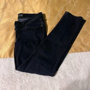 Dark low rise skinny Levi’s. W27